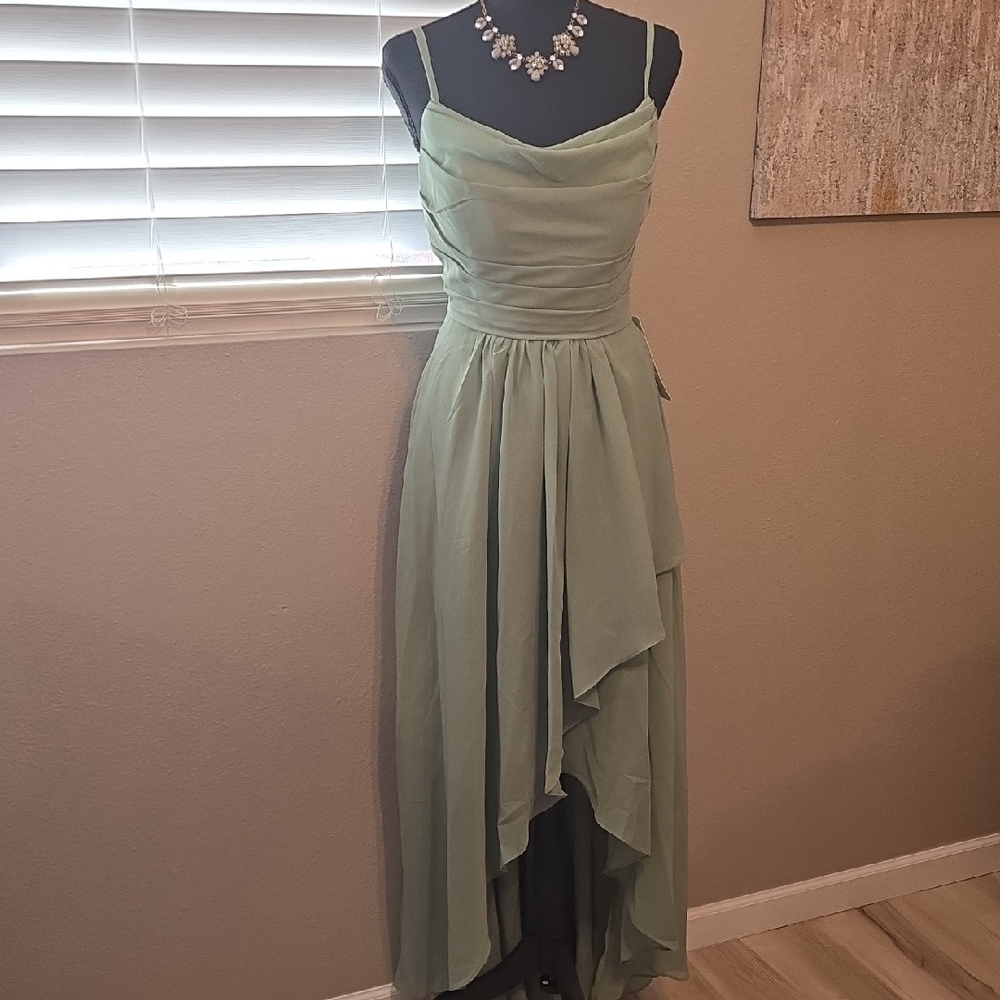 Elegant Green Evening Gown